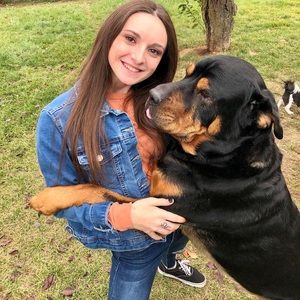 Meet your Posher, Leah